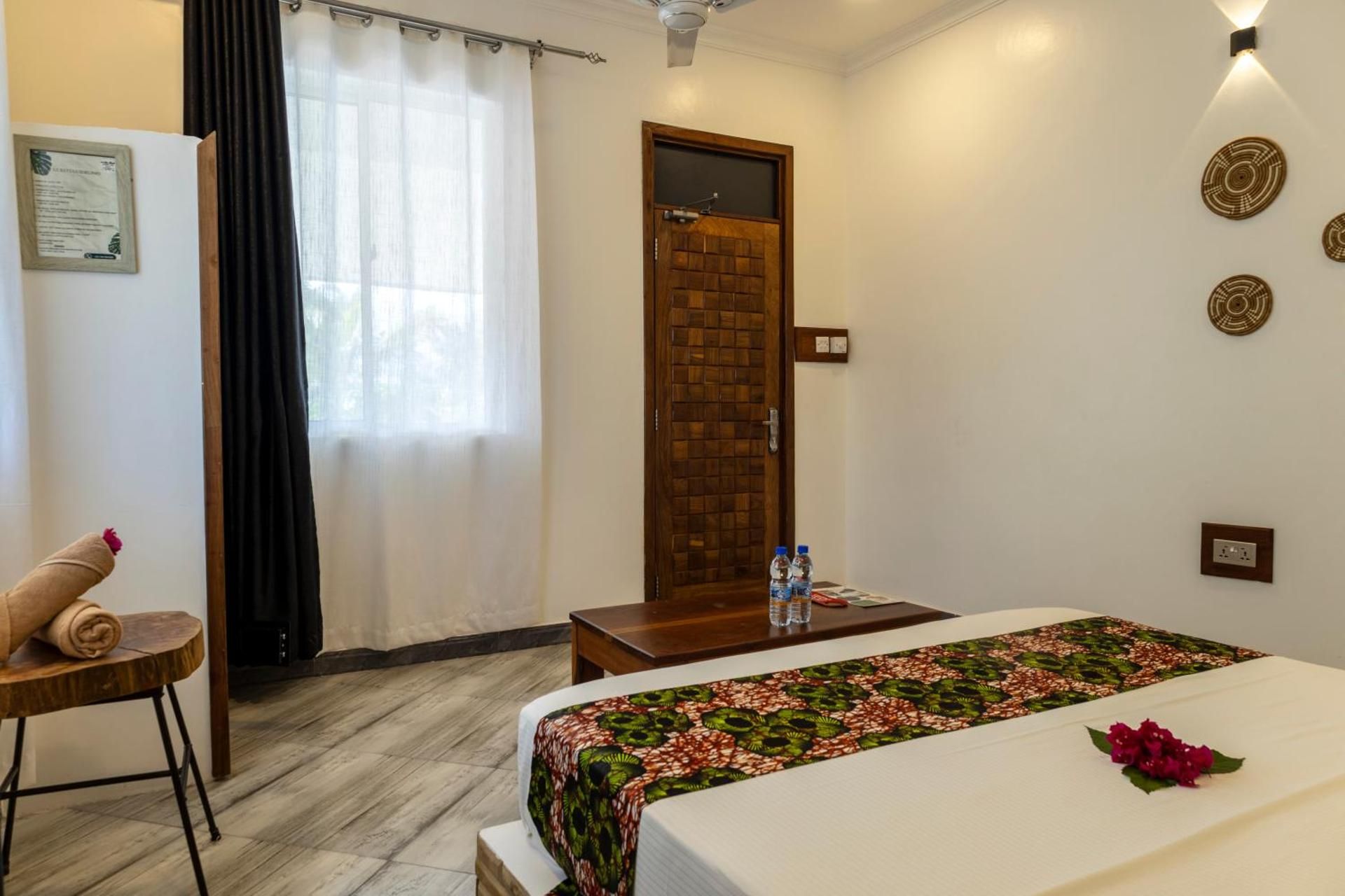 Deluxe Room, photo 6 of 12