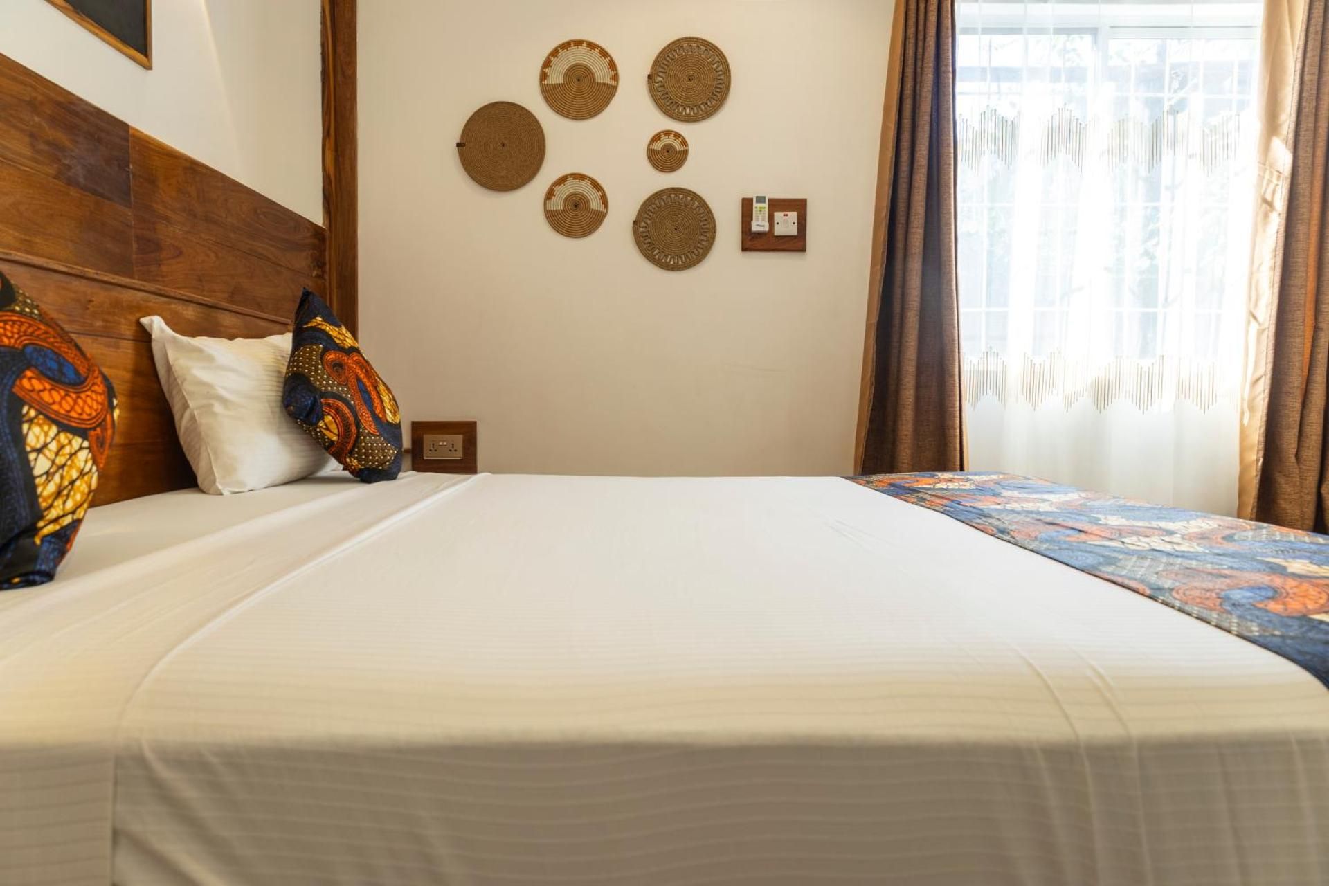 Economy Quadruple Room with Shared Bathroom, photo 5 of 13