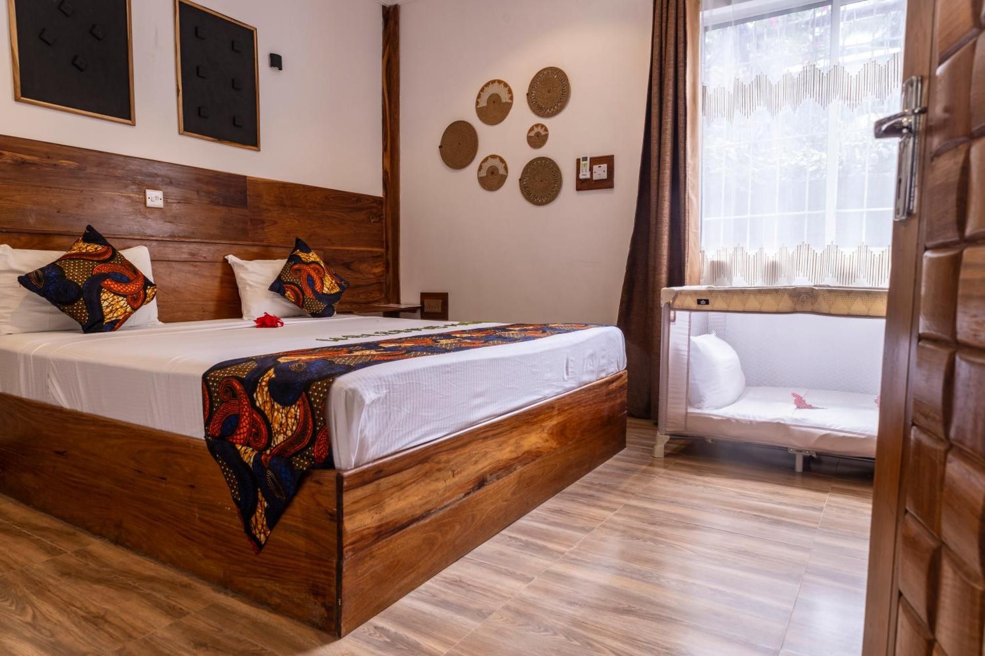 Economy Quadruple Room with Shared Bathroom, photo 2 of 13